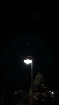 a street light in the dark with no one on it's side at night