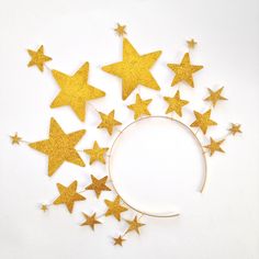 Tiara de estrelas com glitter⭐✨ Moldes Halloween, Space Costumes, Crown Headdress, Star Crown, Gold Glitter Stars, Horn Headband, Halloween Accessories Hair