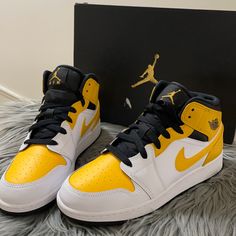 Brand New ! Nike Air Jordan Sz 5.5y Yellow Sneakers With Contrast Sole And Round Toe, Nike Yellow Sneakers With Rubber Sole, Yellow Nike Sneakers With Rubber Sole, Yellow Sports Sneakers With Contrast Sole, Yellow Sneakers For Sports With Contrast Sole, Yellow Sneakers With Contrast Sole For Sports, Yellow Casual Basketball Shoes With Contrast Sole, Casual Yellow Basketball Shoes With Contrast Sole, Yellow Low-top Basketball Shoes With Contrast Sole