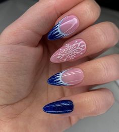 Pink And Blue Winter Nails, Christmas Nails Acrylic Blue, Light Blue Snowflake Nails, Winter Beach Nails, Winter Wonderland Nail Designs, Winter Wonderland Nails Acrylic, Frosty Blue Nails, Blue Nails Almond Shape, Christmas Gel Nail Designs