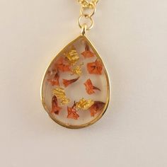 Handmade Resin Pendant With Real Pressed Flowers And Gold Flakes. Dangling Style And Pm For A Custom Order. 12cm Chain And 4cm Pendant Jewelry Real, Gold Flakes, Resin Pendant, Pressed Flower, Flower Pendant, Pressed Flowers, Red Gold, Womens Jewelry Necklace, Wear It