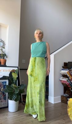 VTG 90s Handmade vintage Tiedye Size: M Waist: 26-32in Hips: 40in Length: 43in Maxi Rock, Green Tie Dye, Tie Dye Maxi, Green Tie, Tie And Dye, Favorite Outfit, Maxi Skirt, Tie Dye, Womens Skirt