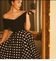 50’s Outfits, 1950s Outfit Ideas, 50’s Outfit, 50s Outfit, Vintage Robes, Black Friends, Vintage Outfits Classy, 50s Outfits, 1950s Outfits