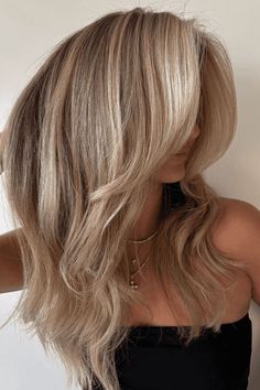 blonde hair, hair colors, hair trends Natural Root Blonde Hair, Ways To Dye Blonde Hair, Honey Lived In Blonde, Platinum Blonde On Brown Hair, Blond Hair Inspo Summer, Honey Light Blonde Hair, Full Blonde Highlights On Dark Hair, Blonde Highlights With Dark Underneath