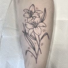 a black and white flower tattoo on the leg