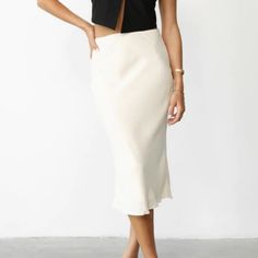 Brand New. Never Been Worn With Tags. Size 4. Very Good Quality. Just Ordered In The Wrong Size Or Else I Would Have Kept. Knee-length Lined Cream Skirt, Cream Midi Skirt, Cream Flowy Midi-length Skirt, Women Skirts Midi, Good Quality, Midi Skirt, Womens Skirt, Size 4, Brand New