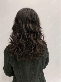 Long Layers Naturally Wavy Hair, Lose Perms For Medium Length Hair, 2b Hair Haircuts, Haircuts For Thick Hair Wavy, Wavy Perm Long Hair, 2b Haircut Medium, Korean Perm Medium Wavy Hair, Layered Perm, Long Layered Wavy Hair