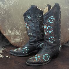 Corral Ladies Cowboy Western Boots. Style #R2482. Dark Espresso Brown Distressed Leather With Laser Cut Out Roses & Crosses Designs Inlaid With Turquoise Leather And Accented With A Golden Colored Stitching. Leather Is Distressed Or Antiqued For A Vintage/Aged Look By Boot Maker. Boots Feature A Stacked Leather Riding Style Heel, Single Stitch Welt Leather Indoors, Leather Soles, And Full Leather Lining. Handmade In Mexico, Great Quality And Workmanship From This Maker. Size 7 M (Ladies Regular Crosses Designs, Corral Boots, Boots Style, Espresso Brown, Turquoise Leather, Heel Caps, Wearable Blanket, Cowboy Western, Western Cowboy Boots