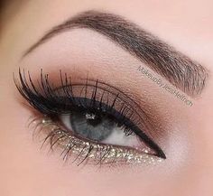 Brown Eyeshadow Glam Makeup, Make Up Gold Eyes, Brown And Gold Eye Makeup, Smokey Glitter Eye Makeup, Light Smokey Eye Makeup, Gold Smokey Eye Makeup, Gold Eye Look, New Years Eve Makeup Looks, New Year's Eve Makeup