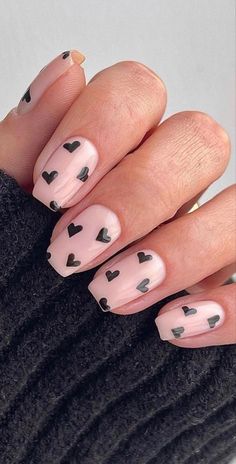 Heart Nail Designs, Manicure Gel, Cute Gel Nails, Neutral Nails, Heart Nails, Dream Nails, Short Acrylic Nails, Valentine's Day Nails, Valentines Nails