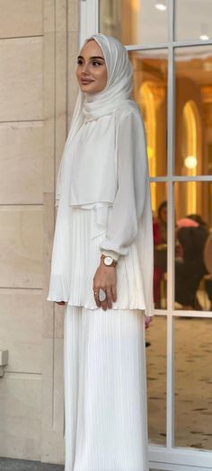 Arab Casual Outfits, Classy Hijab Outfits Summer, White Dress Hijab Outfits, White Hijab Outfit, Classy Hijab, Muslim Outfits Summer, Hijabi Fashion Summer, Curvy Winter Outfits, Street Hijab Fashion