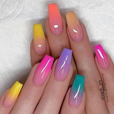 Beauty Videos @bebeautymood on Instagram: “1, 2, 3, 4 or 5? 💅🏻🍬 Pick your favorite and leave a comment below! 🙌😃 • Nail Artists: 👇🏼 _ 1 @zack_pn 2 @kristinadmakeup 3…” Ombre Acrylic Nails, Colorful Nails, Ombre Nail Designs, Summer Acrylic Nails, Pretty Nail Art, Rainbow Nails, Clear Nails