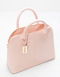 Bolso lady saffiano - Bolsos - Bershka Colombia Leather Handbags Diy, Handbags Diy, Tas Lv, Mode Rose, Girly Bags, Diy Handbag, Kelly Bag, Luxury Purses, Cute Purses