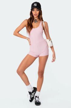 Drea Open Back Ribbed Romper – edikted Workout Romper Outfit, Workout Romper, Pink Playsuit, Ribbed Romper, Rompers Dressy, Outfit Cute, Jumpsuit Dressy, Pink Rompers, Romper Outfit