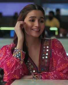 Aliya Bhatt Dresses, Aliya Bhatt, Urfi Javed, Simple Kurta, Navratri Dress, Paintings Tutorials, Bandhani Dress, Outfits Indian, Lehenga Designs Simple