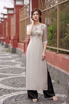 Ao Dai Vietnam, Partywear Dresses, Silk Clothes, Prom Dress Inspiration, Kurta Designs