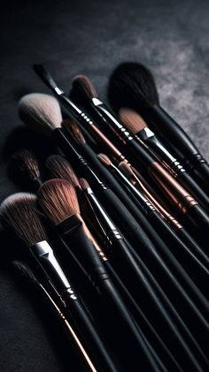 Makeup Brushes Aesthetic, Makeup Artist Portfolio, Concealer Eyeshadow, Affordable Makeup Brushes, Black And White Makeup, Contour Concealer, Story Insta, Flawless Makeup Application, Matte Makeup