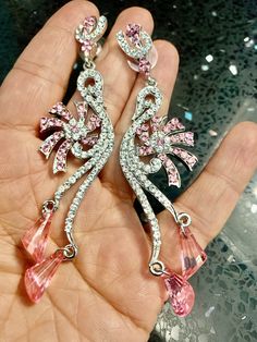 Gorgeous swan shaped chandelier earrings. Costume earrings with Swarovski crystals. The pictures don't do justice to the brilliancy of the crystals. Pink Chandelier Earrings, Pink Chandelier, Mode Rose, Long Chandelier, Pink Swarovski, Butterfly Gifts, Costume Earrings, Earrings Pink, Swarovski Earrings