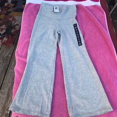 Girls Stretch Comfy Gray Sweatpants Trendy Gap Wide Leg Bottoms, Fitted Bottoms For Playwear, Sporty Gap Bottoms For Spring, Sporty Cotton Bottoms By Gap, Gap Cotton Bottoms For Playwear, Gap Stretch Pants For Spring, Trendy Gap Cotton Pants, Spring Stretch Pants By Gap, Casual Stretch Leggings By Gap