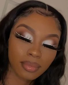 Eye Makeup Glitter, Maquillage Yeux Cut Crease, Birthday Makeup Looks, Face Beat Makeup, Glitter Makeup Looks, Video Makeup, Prom Eye Makeup, Makeup Glitter