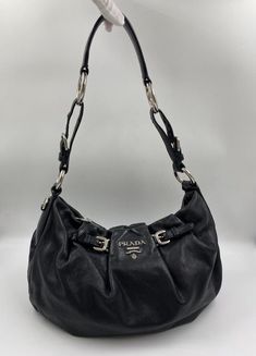 Prada Purse Outfit, Vintage Prada, Image Swag, Prada Nylon, Prada Leather, Pretty Bags, Mode Inspo, Black Vintage, Vintage Designer