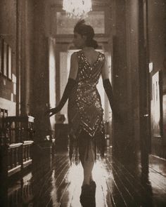 The Roaring 20s Fashion, 1930s Aesthetic Art Deco, Flappers Aesthetic, Flapper Girl Aesthetic, 1920s Aesthetic Gatsby, Roaring Twenties Aesthetic, 1920s Aesthetic Women, Downton Abbey Aesthetic, The Great Gatsby Aesthetic