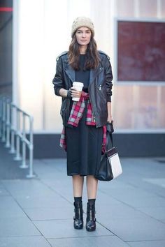 Leila Yavari, Winter Streetstyle, Fav Hairstyles, Plaid Shirt Outfits, Gala Gonzalez, Jeans Trend, Emmanuelle Alt