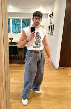 Muscle Tee Outfits, Queer Fashion Guys, Hasan Piker, Guys Fits, High Fashion Men, Look Festival, Queer Fashion, Classy Men, Funky Outfits