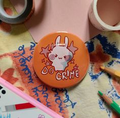 A cute, handmade button pin for all of your needs! This adorable button pin features my character, Crumbs the bunny, in his most iconic and popular design. The pin is handmade with my Vevor button maker, and it has a plastic back plate. It's a round 58mm button pin. ⭐ Handmade from one of my original designs! ⭐ It's perfect to decorate your bag, purse, backpack, any clothing piece or as a fun addition to your collection! ✉️ Shipping info: ⭐ Please expect all items to be shipped within the indica Pins To Put On Backpacks, Pin Design Ideas Button, Cute Pins For Bags, Pin Designs Button, Pinback Buttons Ideas, Pin Badges Aesthetic, Pins Design Button, Bag Pins Ideas, Button Pins Design