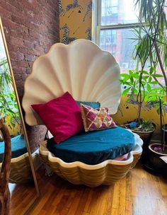 Mermaid Throne, Eclectic Bedroom Furniture, Diy Mermaid Decor, Mandir Decoration, Black House Exterior, Toddler Chair, Mermaid Diy, Mermaid Lover, Craft Room Decor