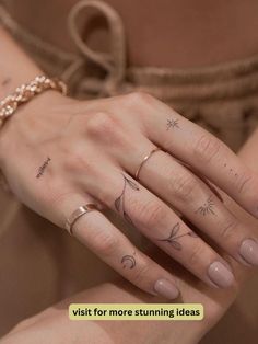 Finger Tattoo Miniature Tattoos, Tattoo Main, Small Finger Tattoos, Men Tattoos, Petite Tattoos, Hand Tattoos For Women