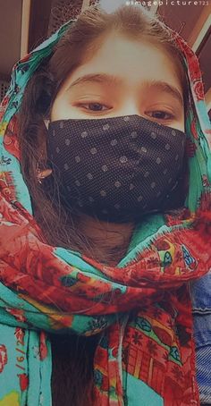 Hide Face Selfie, Face Selfie, Hide Face, Girl Crush Fashion, Girls Dp, Image Hd, Girl Face, Stylish Girl, Face Mask