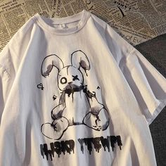 Graffiti Graphic, Get Ready For Summer, Aesthetic T Shirts, Tomboy Style Outfits, Androgynous Fashion, Tomboy Fashion, Edgy Outfits, Mens Sweatshirts Hoodie