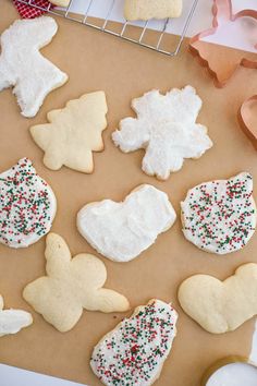 some cookies that are on a cookie sheet