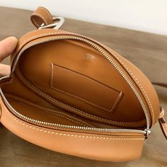 The waist bag has gold, brown and silver buckles, all handmade details, real stock Lv Purse, Lv Shoes, Lv Handbags, Lv Belt, Lv Wallet, Basket Bag, Brown Silver, Waist Bag, Brown Gold