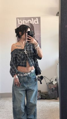 Grunge Dark Aesthetic Outfits, Layered Outfits Women, Minga London Outfits, Alternative Street Style, Crochet Shirt Outfit, Wardrobe Revamp, Street Style Outfits Casual, Trendy Outfit Ideas, Estilo Taylor Swift