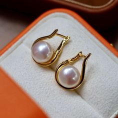 --- SPECIFICS --- 💚Materials: 100% Natural High Quality Pearl with 24k gold plated s925 Sterling silver 💚-The Pearl is 100% natural UNTREATED , UNDYED- 💚Metal: Real 24k Gold plated s925 Sterling Silver 💚Size: 9mm*15mm 💚Pearl Diameter: 7.5mm 💚Closure: the closure is made of 925 Sterling Silver.  💚Handmade Artwork, original design and copyright protected💚 💚💚Shipping We ship it in 5-7 days after the payment is made and you may choose your personalized shipping services. We shipping world Pearl Earrings Handmade, Pearl Earrings Wedding, Gold Art Deco, Gold Pearl Earrings, Natural High, Shipping Services, Handmade Artwork, Pearl Wedding, Gold Art