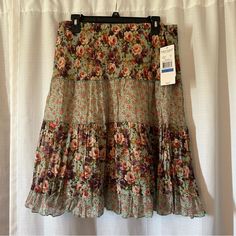 This Is An Adorable Floral Mint Skirt With Pink, Red, And Purple Flowers. It Is A Size Xl And Is From The Brand Karen Kane Sold At Macy’s. It Is Brand New With Tags. It Is The Provence Boho Short Skirt. It Is Made In The Usa 68% Cotton 32% Silk. It Has A Slip Underneath And An Elastic Waistband. Funky Fits, Red And Purple Flowers, Funky Clothing, Mint Skirt, Funky Outfits, Red And Purple, Karen Kane, Short Skirt, Summer Clothes