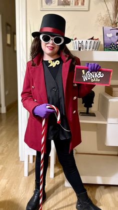 Willy Wonka Fantasia, Wonka Outfit Ideas, Willy Wonka Outfit Ideas, Diy Willy Wonka Costume Women, Fantasia Willy Wonka, Willy Wonka Disfraz, Willy Wonka Costume Women, Willie Wonka Costume, Willy Wonka Outfit