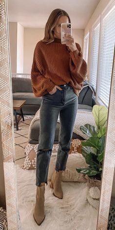 Work Wear Fashion Woman, Fall Season Outfits 2023, Fall Clothing Aesthetic 2023, Boxy Turtleneck Sweater Outfit, Minamilist Fall Outfits, Chic Astethic Outfits, The Garden Room Atlanta Outfit, Going Out Outfits Mom, Fall And Winter Fashion 2023