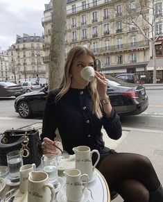 Clips Aesthetic, Pinterest Moodboard, Girls Memes, Moodboard Fashion, Stile Blair Waldorf, French Girl Aesthetic, Aesthetic 2024, Paris Vibes, Rich Girl Aesthetic