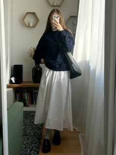 White Skirt Autumn Outfit, Skirt With Sweatshirt Outfit, Winter White Skirt Outfit, Skirts With Sweatshirts Outfit, Skirt Sweatshirt Outfit, White Skirt Winter Outfit, White Skirt Outfit Aesthetic, White Skirt Winter, Skirt And Sweatshirt Outfit