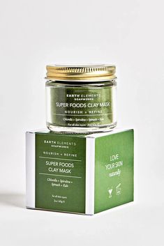 Description Specifications Presenting the green superfood facial powder mask to reignite the natural glow of your skin. This powerhouse product contains chlorella, spirulina, spinach, and kale extracts, ideal for enhancing skin brightness and nourishing it profoundly. Minerals from natural clays offer delicate exfoliation and removal of skin impurities, making this a go-to choice for sensitive skin types. It's enriched with pomegranate extract that delivers vitamin C in abundance, a critical ele Turmeric Extract, Green Superfood, Pomegranate Fruit, Carrot Seed Oil, Pumpkin Seed Oil, Skin Collagen, Earth Elements, Aloe Vera Leaf, Orange Essential Oil