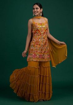 Sarara Dress, Sharara Suit Designs, Sharara Dress, Designer Sharara, Haldi Outfits, Indian Outfits Lehenga, Gaun Fashion