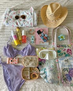 bye bye july Beach Bag Essentials, Travel Bag Essentials, Holiday Prep, Packing Clothes, Packing Organizers, Cute Bedroom Decor, Camping Outfits, Summer Glow, Travel Kits