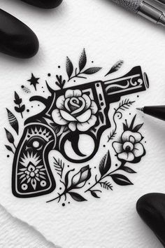 Shoulder Tattoos For Women Old School, Womens Shoulder Blade Tattoo, Tattoo Ideas Women Arm, Tattoos For Guys Shoulder, Tattoos Men Shoulder, Tattoos Women Arm, Shoulder Tattoos Men, Arm Tattoos Women, Shoulder Tattoos For Guys