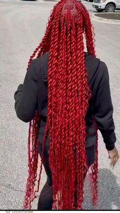 Orange Twists Black Women, Red Island Twist With Curls, Twist Braids Vermelho, Senegalese Twist With Color, Two Strand Twist Women, Red Island Twist, Small Island Twist, Twist With Curly Ends, Medium Size Twist