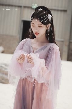 Annoying Pictures, Chinese Princess, Chinese Traditional Costume, Chinese Traditional Dress, Asian Outfits