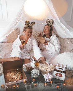 Bff Night, New Year Photoshoot, Pajamas Party, Pj Party, Best Friend Photoshoot, Stella Artois, Bff Photoshoot, Best Friends Shoot, Pajama Party