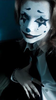 Face Paint Aesthetic Ideas, Halloween Makeup White Face, Black And White Face Paint Ideas, Makeup Ideas Face Paint, Simple Clown Makeup Men, Clowncore Black And White, Masculine Clown Makeup, Mime Makeup Men, Jester Face Paint